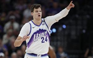 NBA太阳vs雄鹿_NBA太阳vs雄鹿全场次直播_NBA太阳vs雄鹿所有比赛免费看